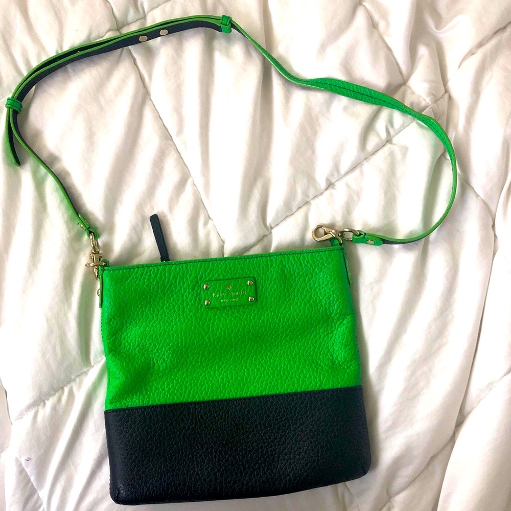 Kate Spade Grove Court Cora Crossbody Bag in Kelly Green and Black.